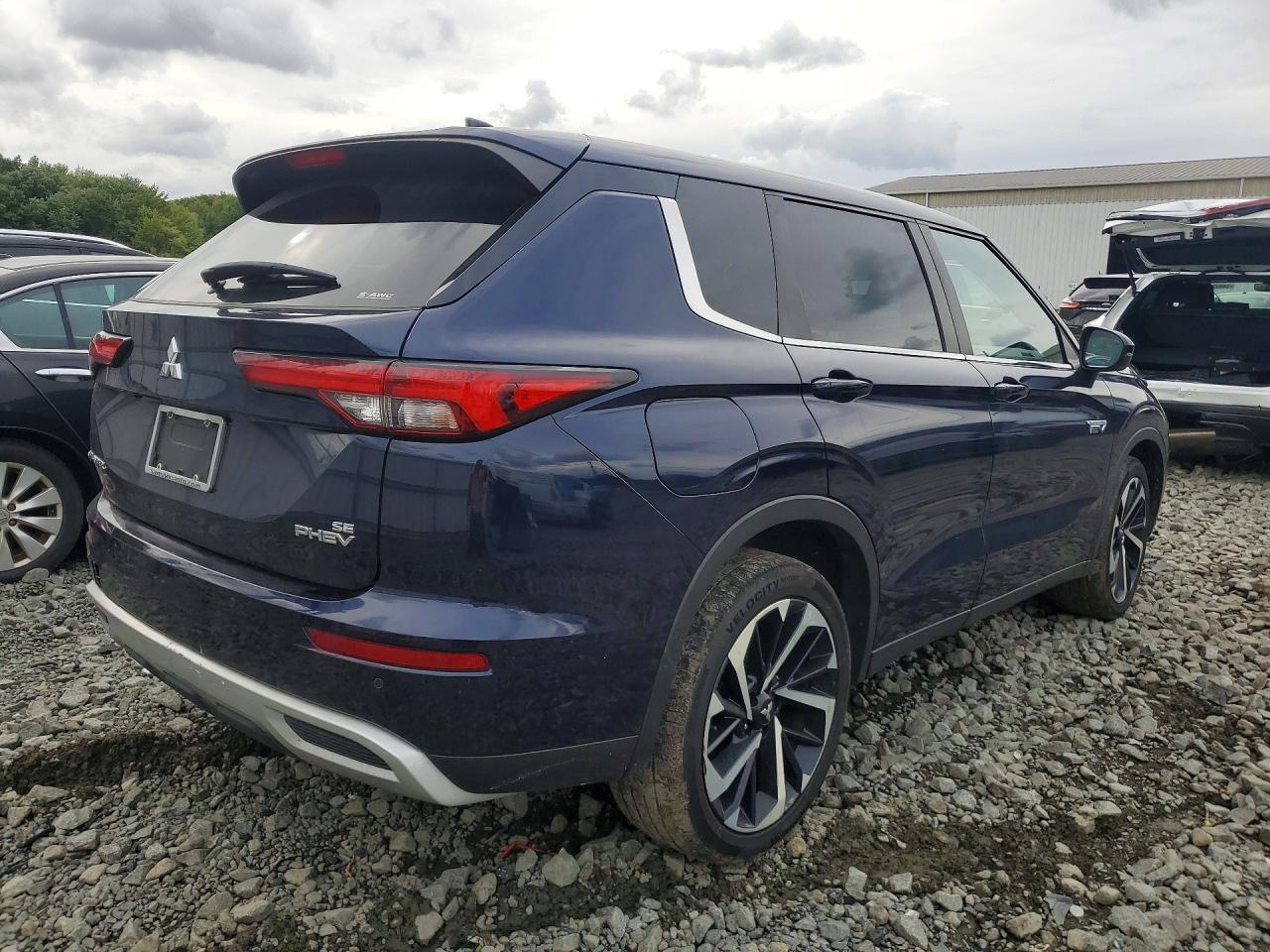 2023 MITSUBISHI OUTLANDER SE — Фото 3 из 12