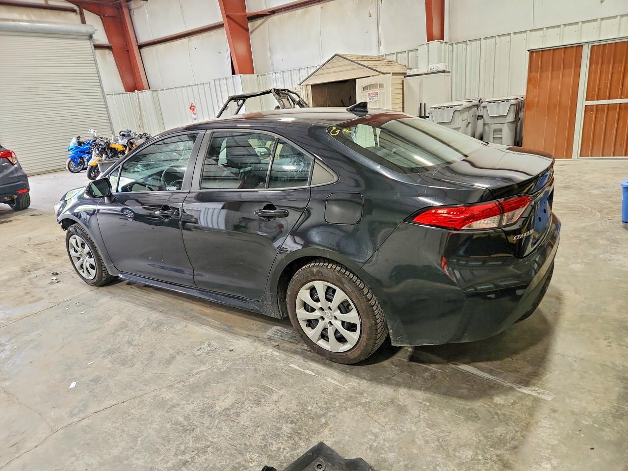 2022 TOYOTA COROLLA LE — Фото 2 из 13