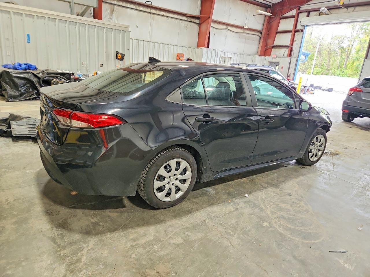 2022 TOYOTA COROLLA LE — Фото 3 из 13