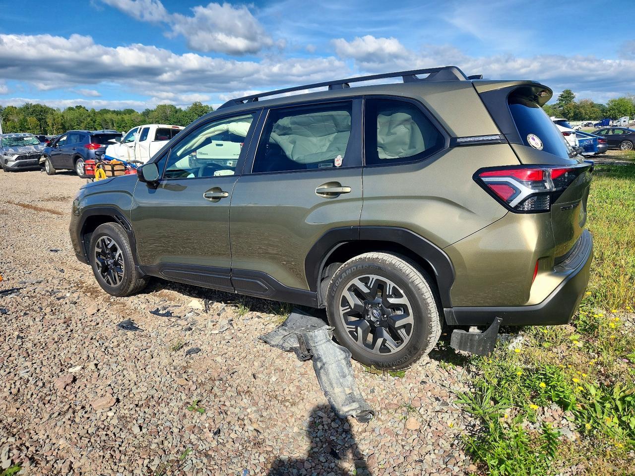 2025 SUBARU FORESTER PREMIUM — Фото 2 из 13