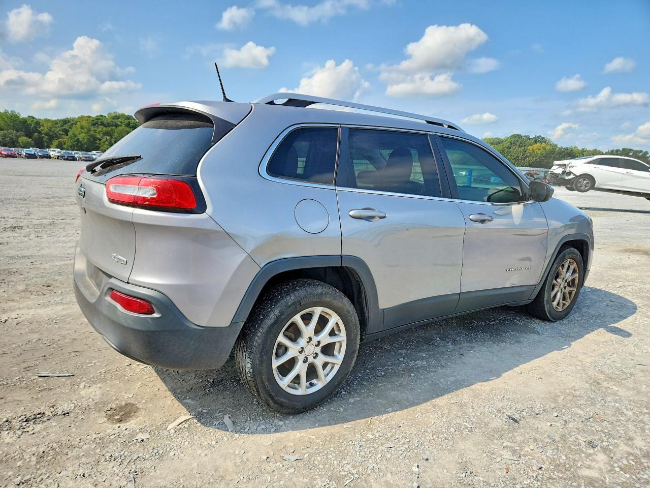 2016 JEEP CHEROKEE LATITUDE — Фото 3 из 13