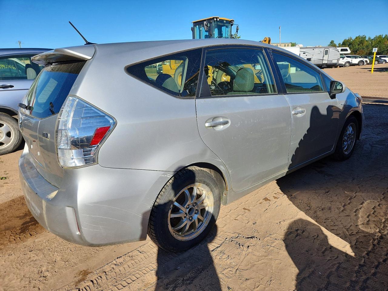 2014 TOYOTA PRIUS V THREE — Фото 3 из 13