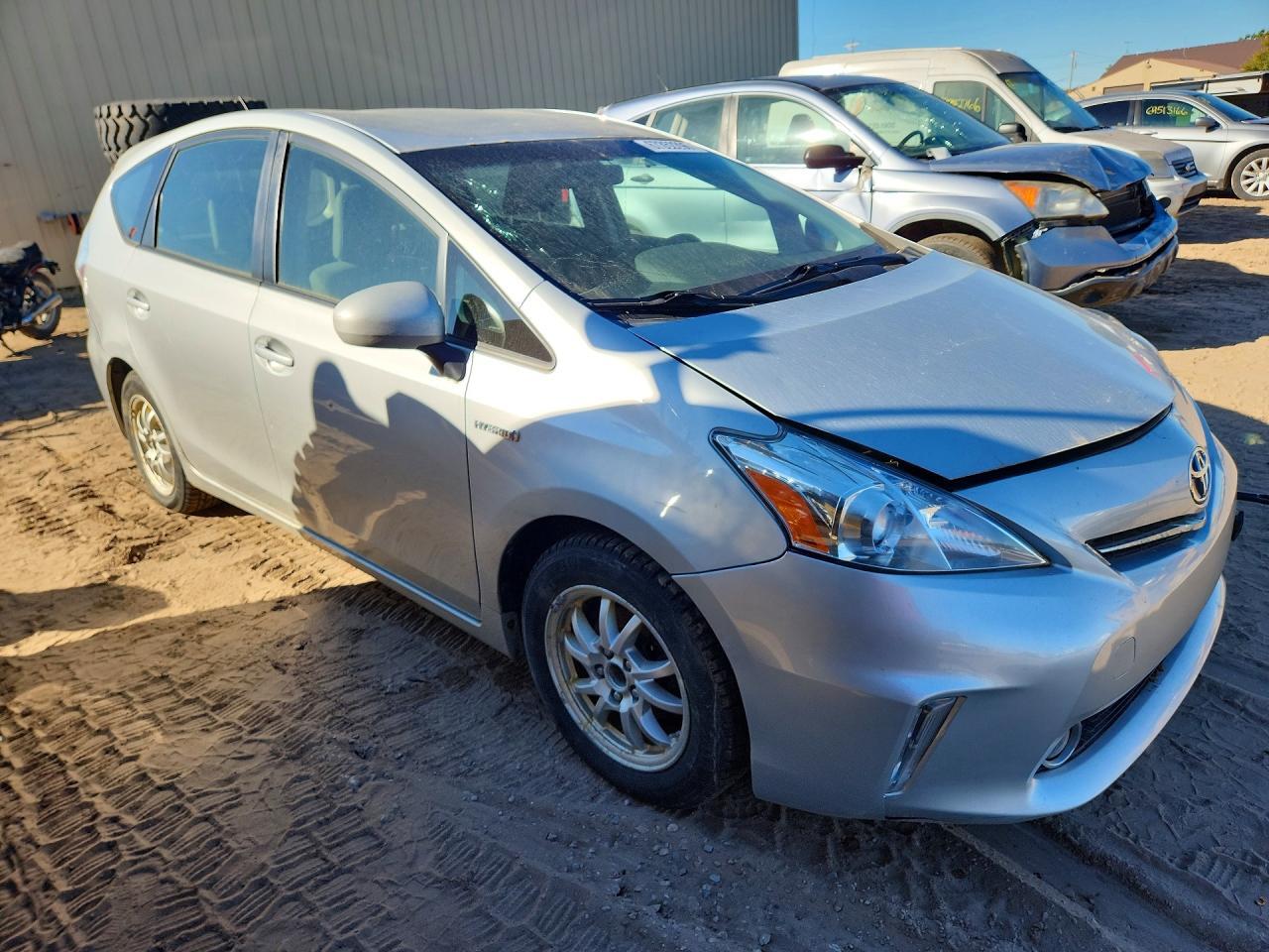 2014 TOYOTA PRIUS V THREE — Фото 4 из 13