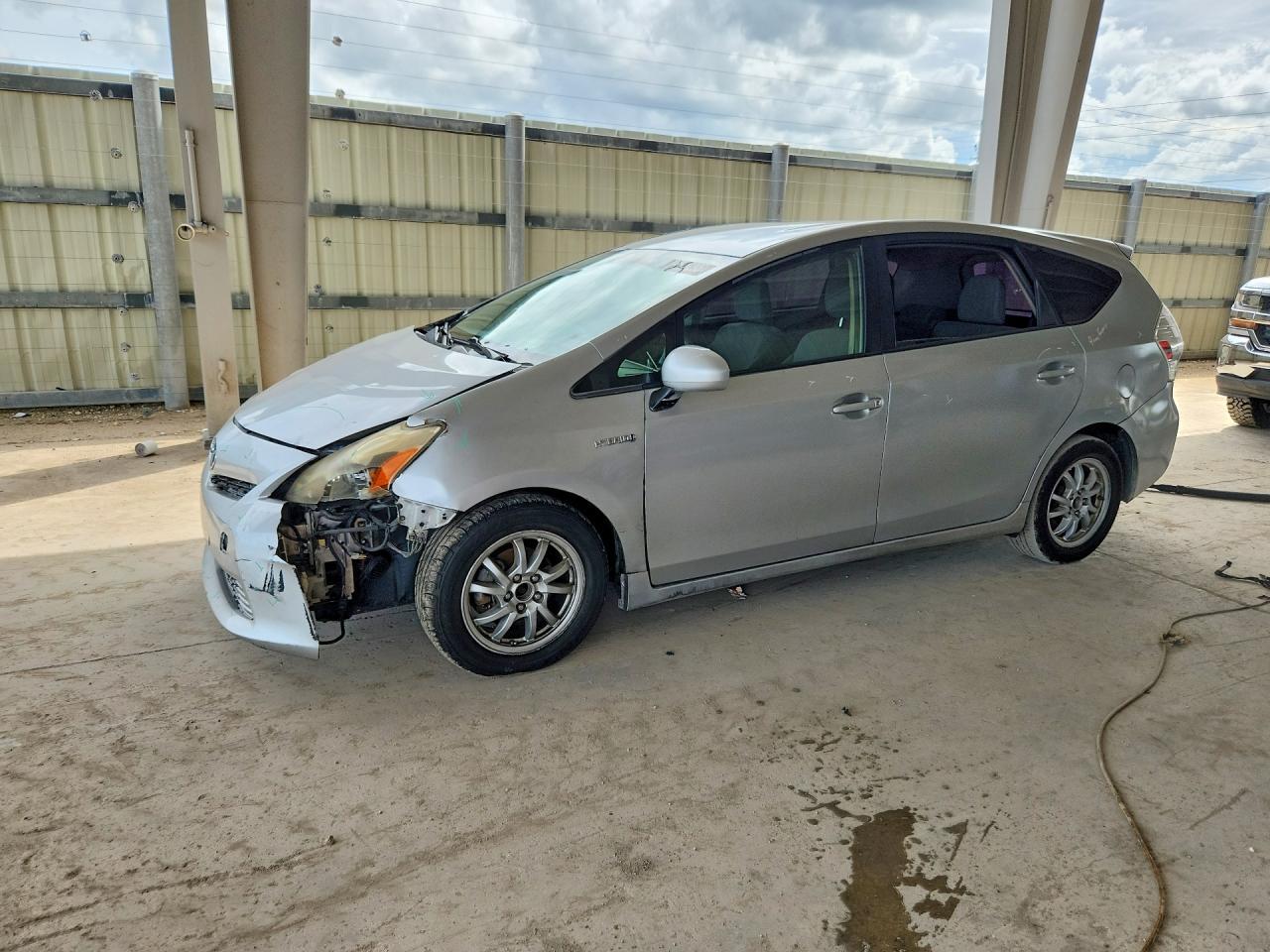 2013 TOYOTA PRIUS V TWO