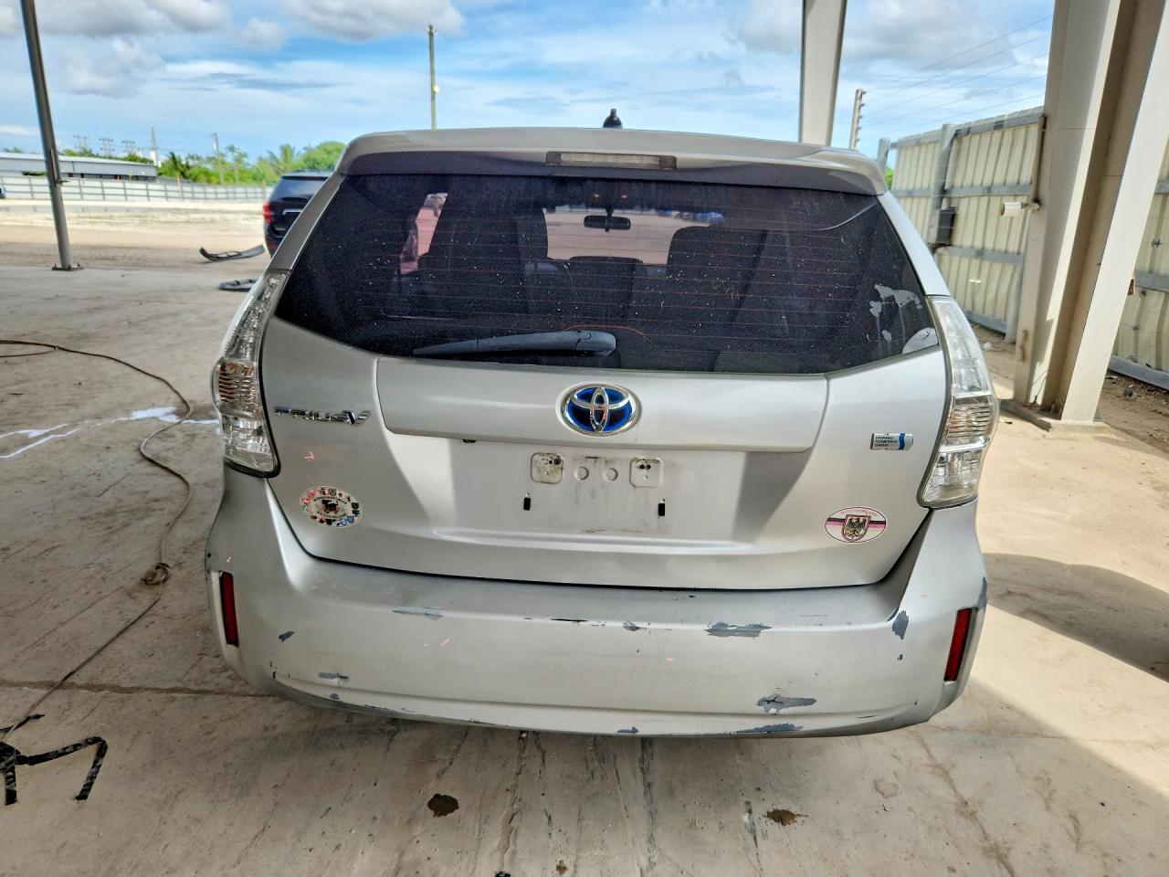 2013 TOYOTA PRIUS V TWO — Фото 6 из 12