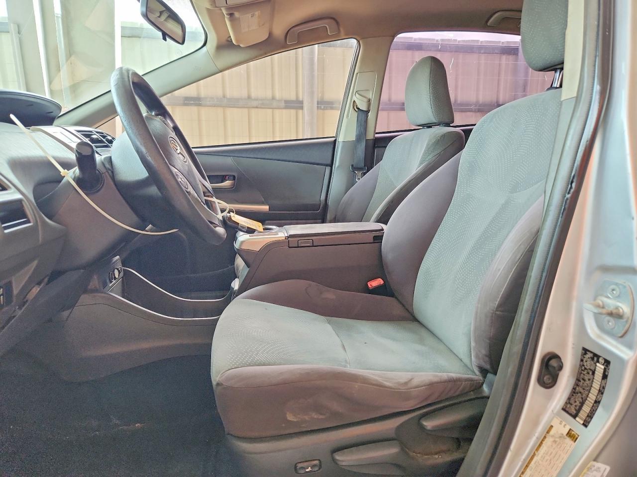 2013 TOYOTA PRIUS V TWO — Фото 7 из 12