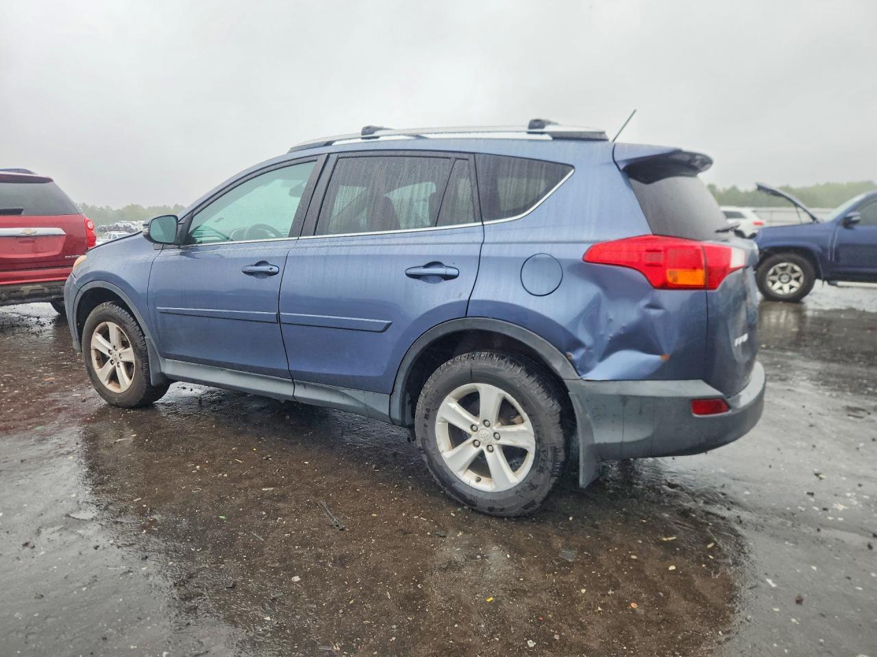 2013 TOYOTA RAV4 XLE — Фото 2 из 13
