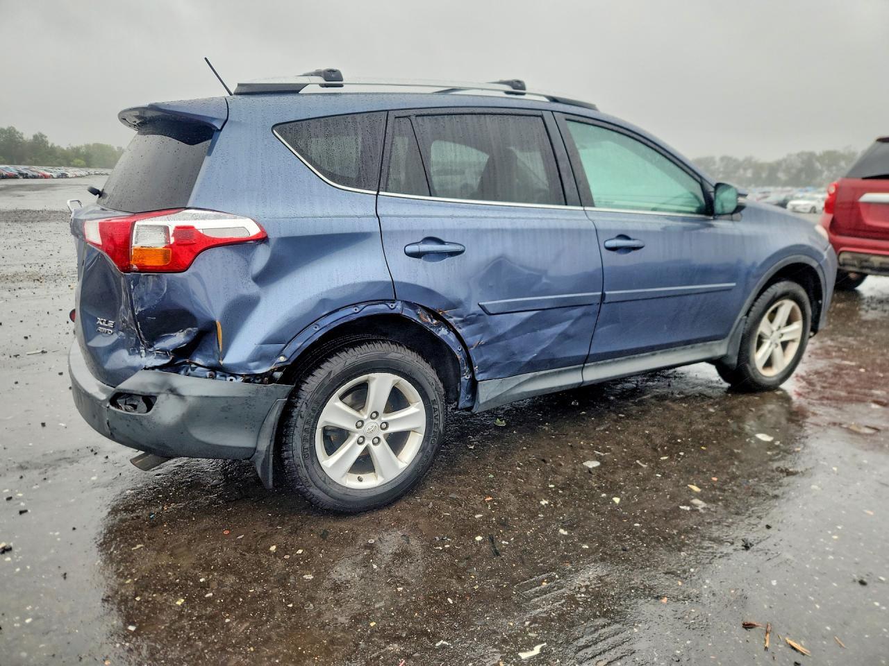 2013 TOYOTA RAV4 XLE — Фото 3 из 13