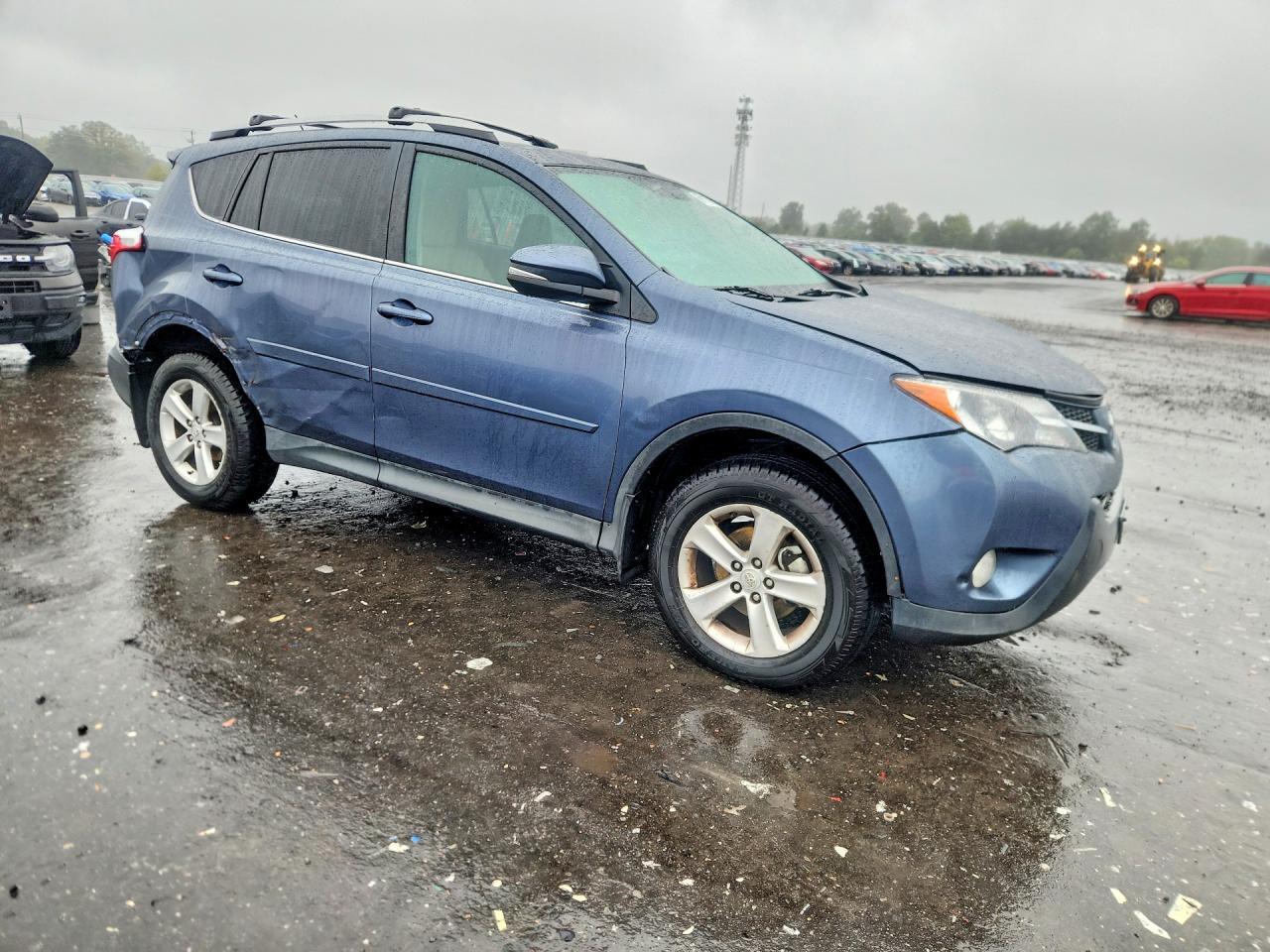 2013 TOYOTA RAV4 XLE — Фото 4 из 13