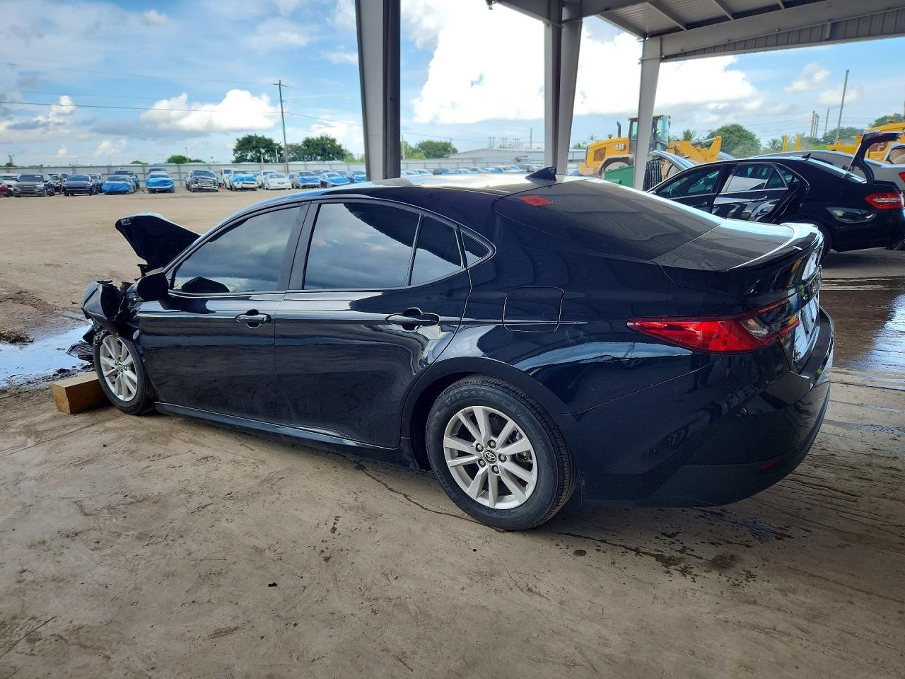 2025 TOYOTA CAMRY LE — Фото 2 из 12