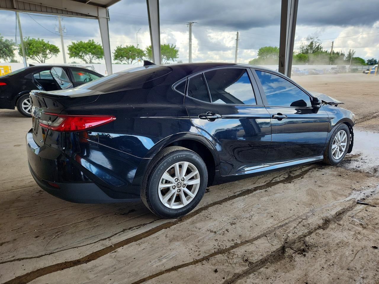 2025 TOYOTA CAMRY LE — Фото 3 из 12