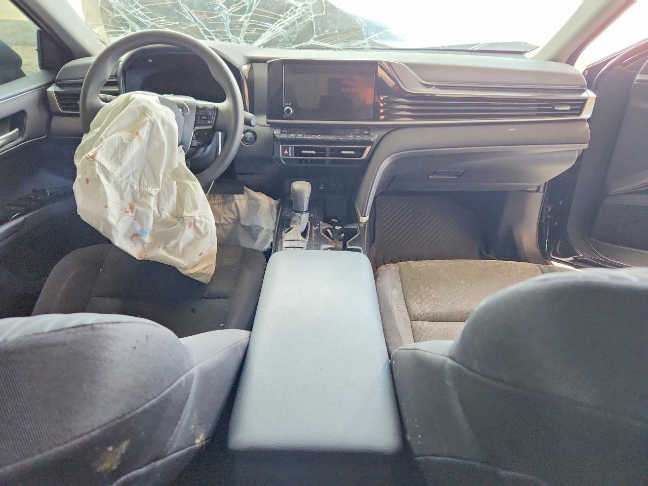 2025 TOYOTA CAMRY LE — Фото 8 из 12