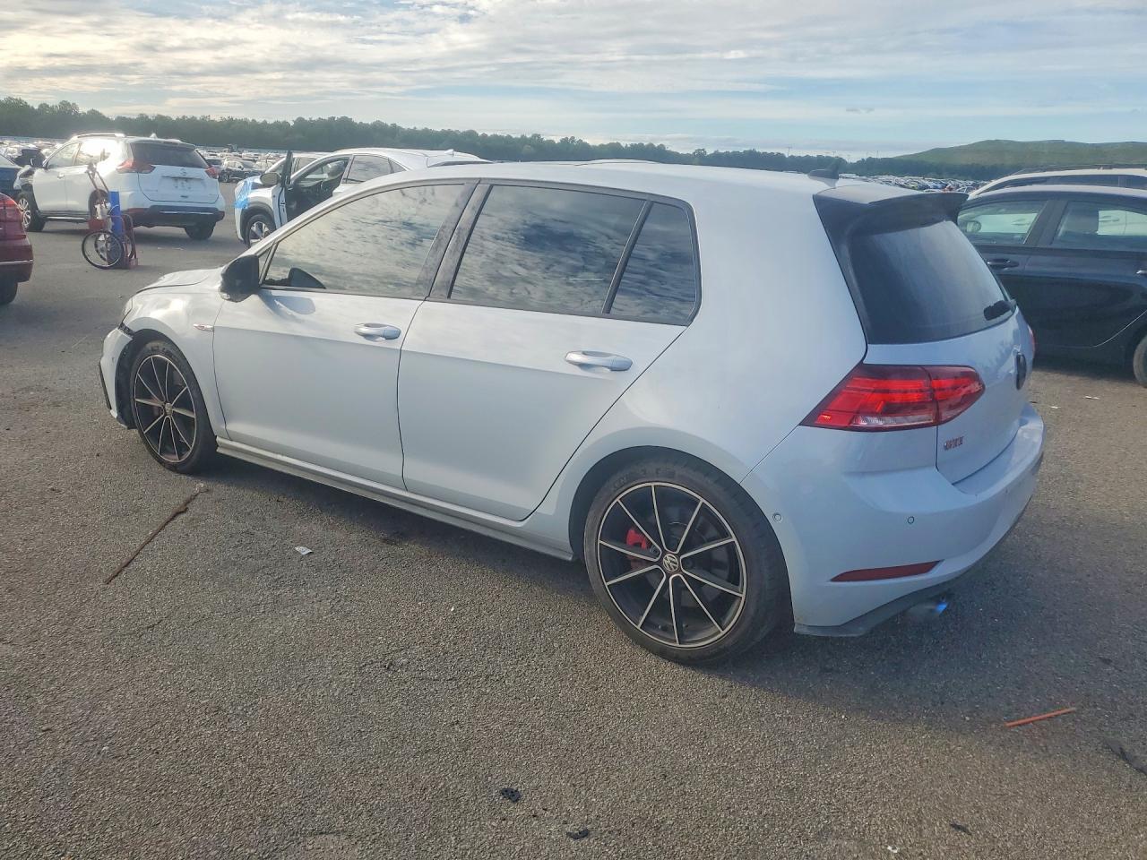 2021 VOLKSWAGEN GTI S — Фото 2 из 12