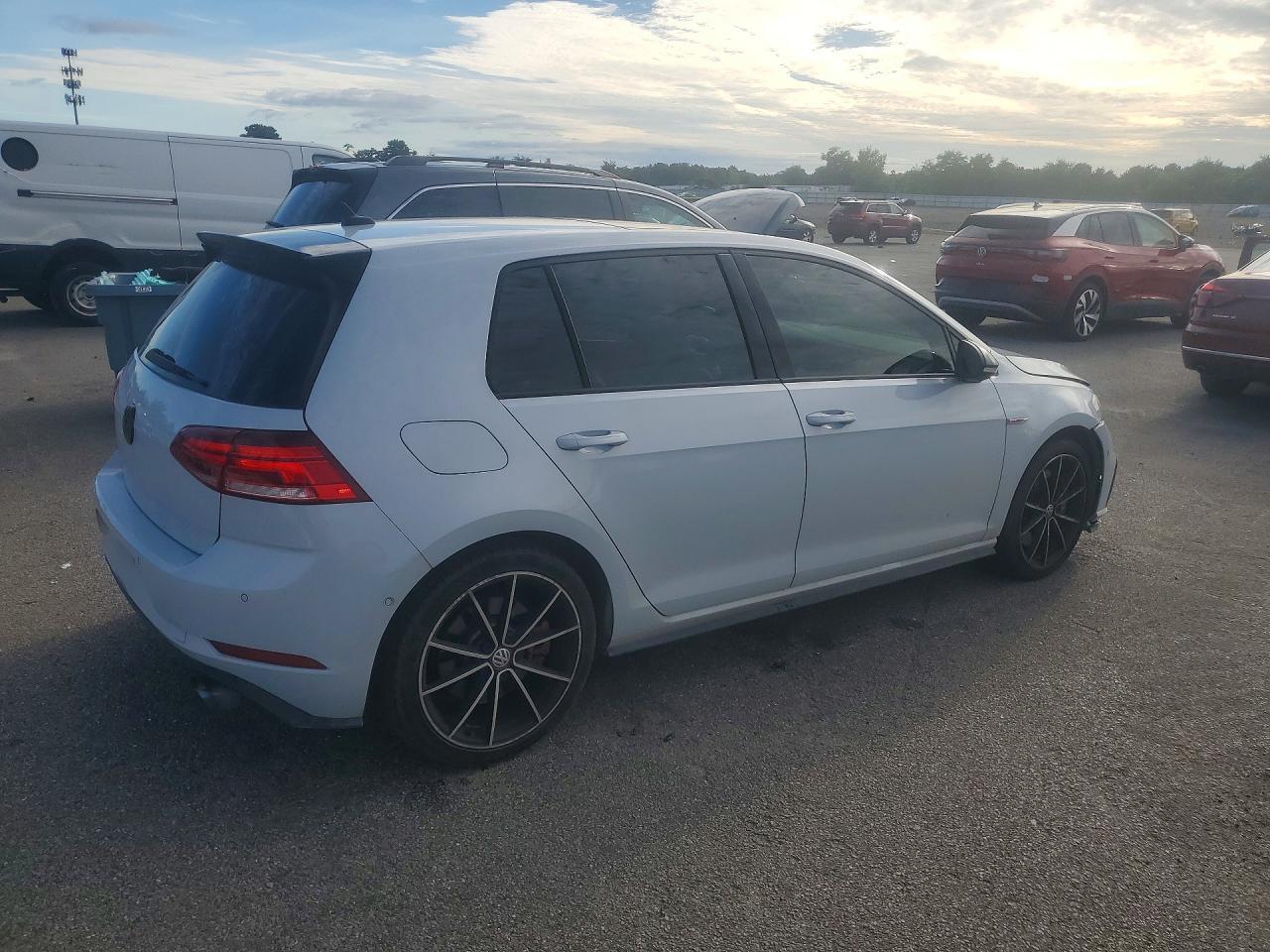 2021 VOLKSWAGEN GTI S — Фото 3 из 12