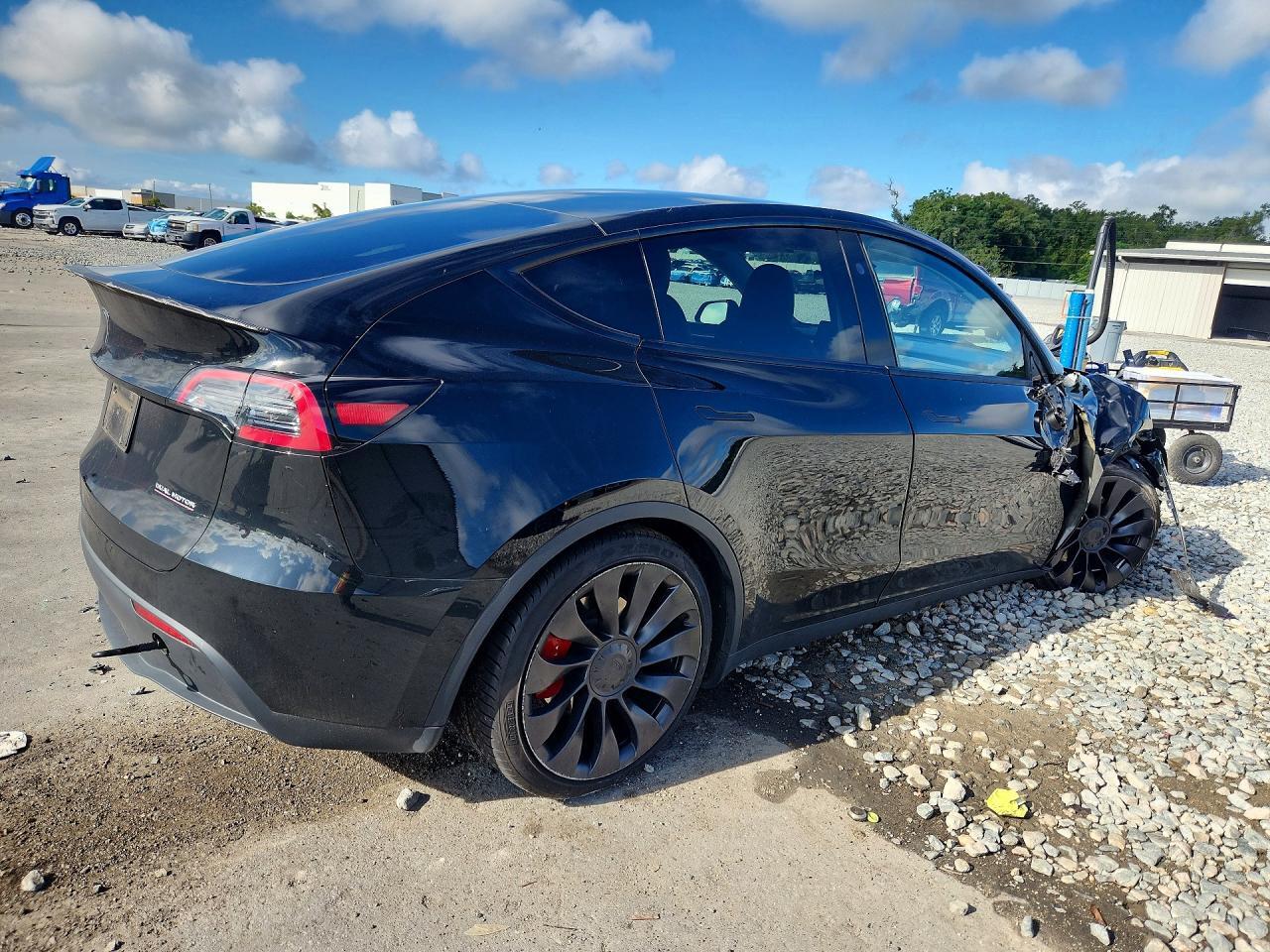 2023 TESLA MODEL Y — Фото 3 из 12