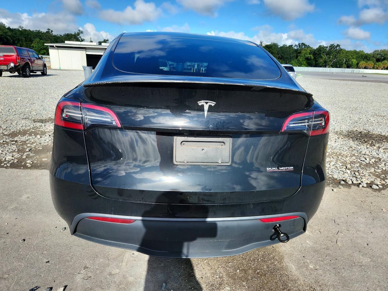 2023 TESLA MODEL Y — Фото 6 из 12