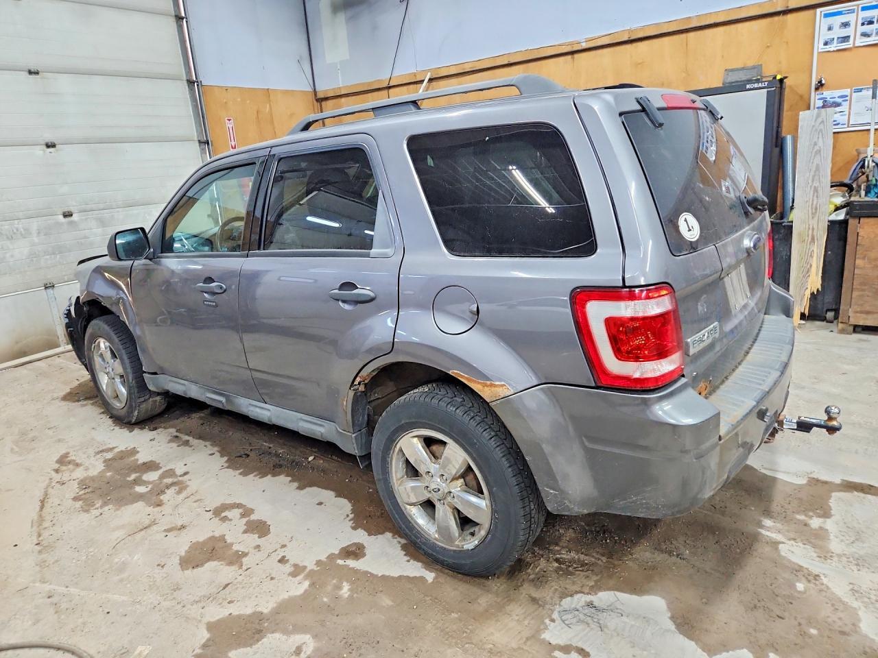 2009 FORD ESCAPE XLT — Фото 2 из 13