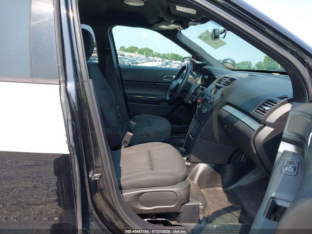 1FM5K8AR1JGB12404 2018 FORD POLICE INTERCEPTOR UTILITY photo no. 5