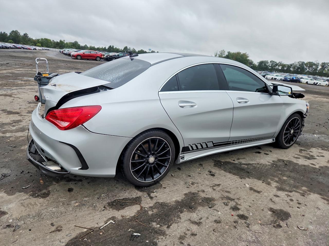 2015 MERCEDES-BENZ CLA-CLASS CLA250 — Фото 3 из 12