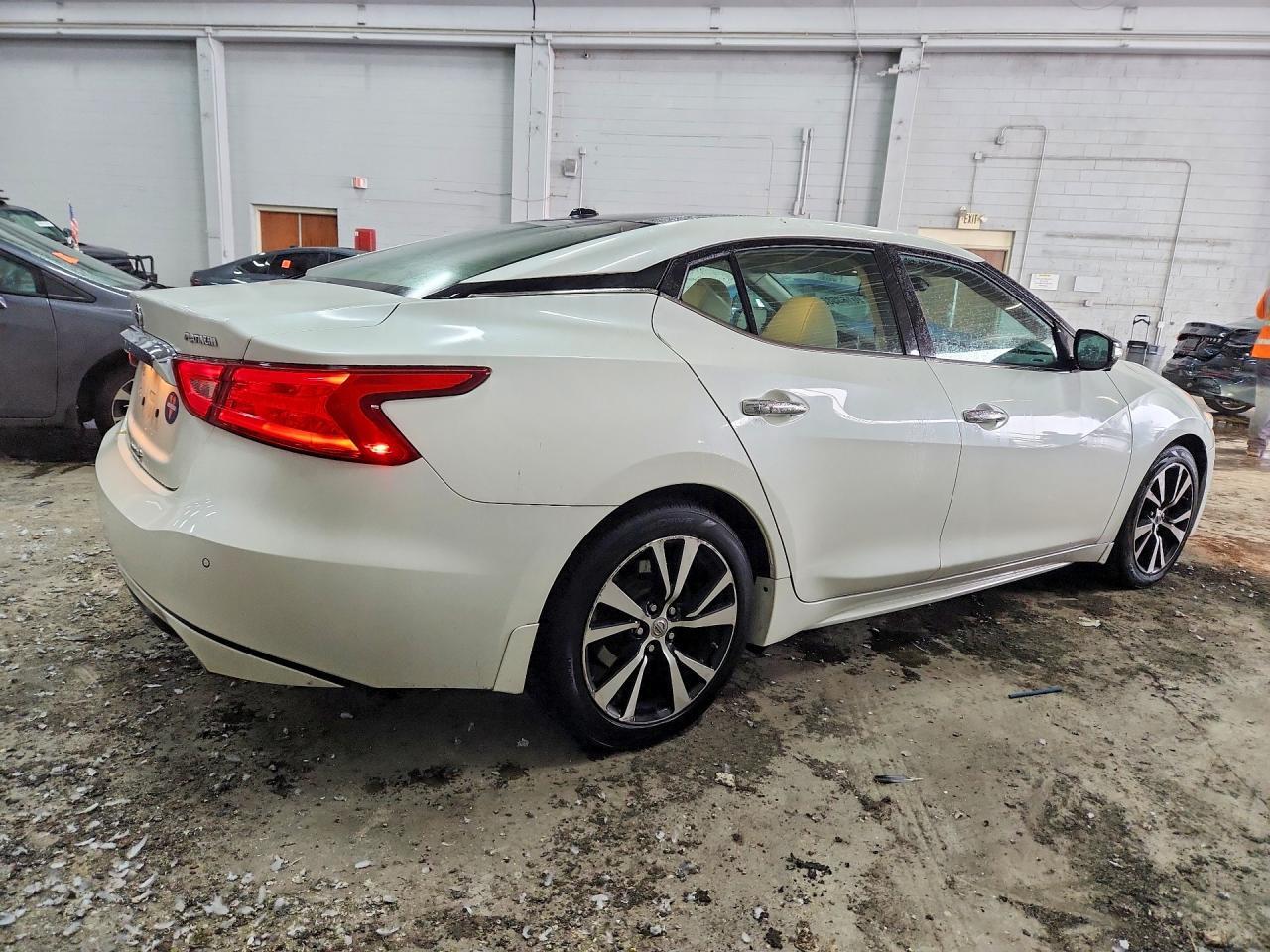2017 NISSAN MAXIMA PLATINUM — Фото 3 из 12