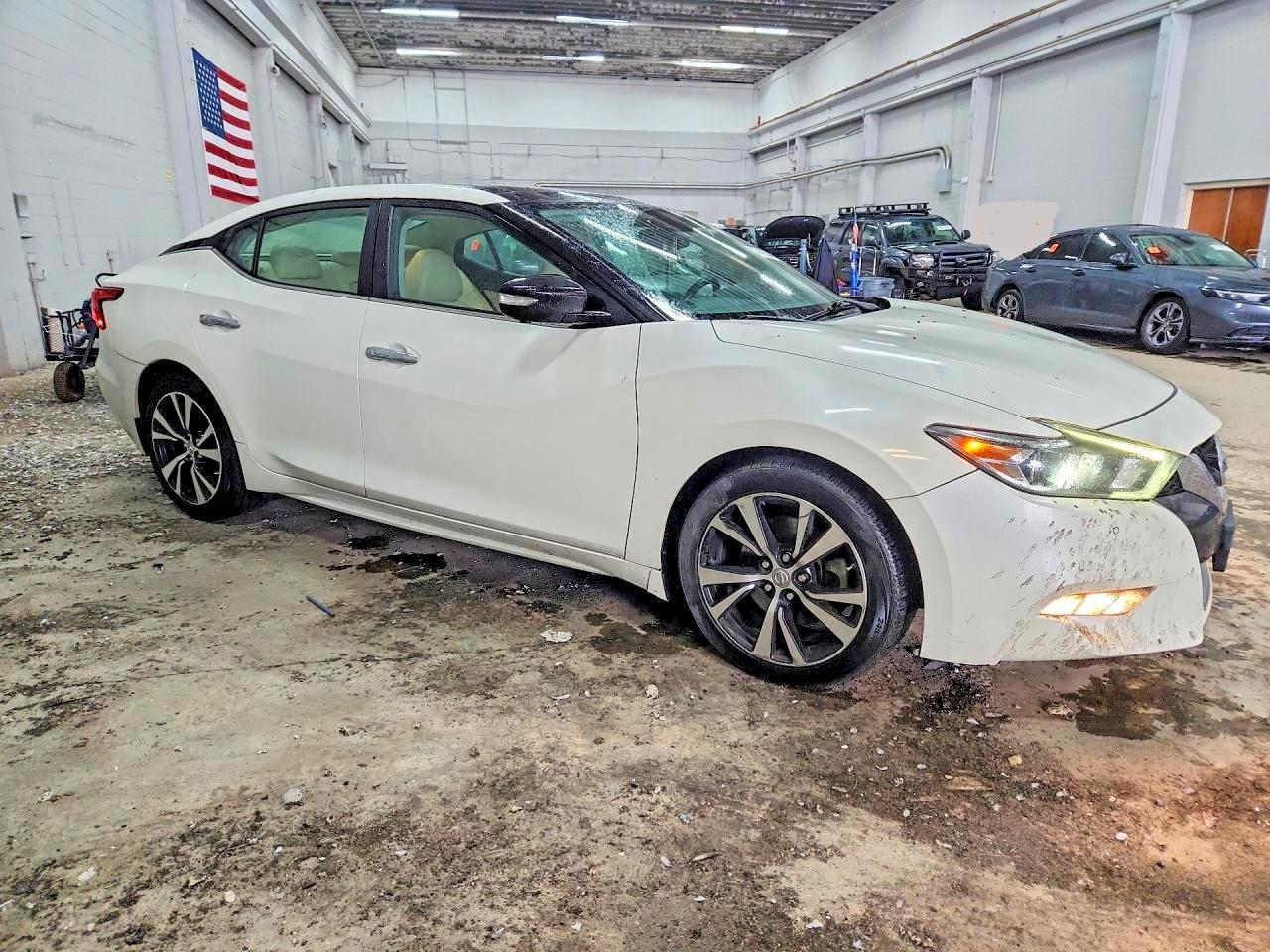 2017 NISSAN MAXIMA PLATINUM — Фото 4 из 12