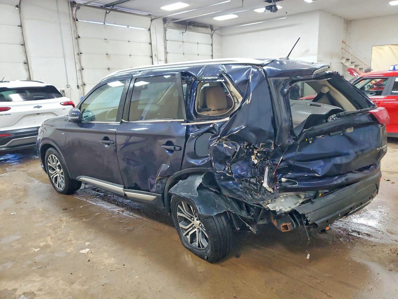 2016 MITSUBISHI OUTLANDER GT — Фото 2 из 14