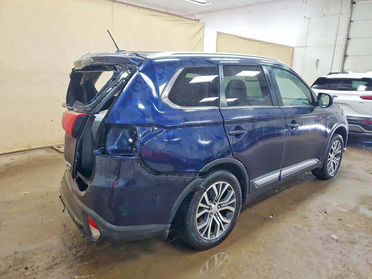 2016 MITSUBISHI OUTLANDER GT — Фото 3 из 14
