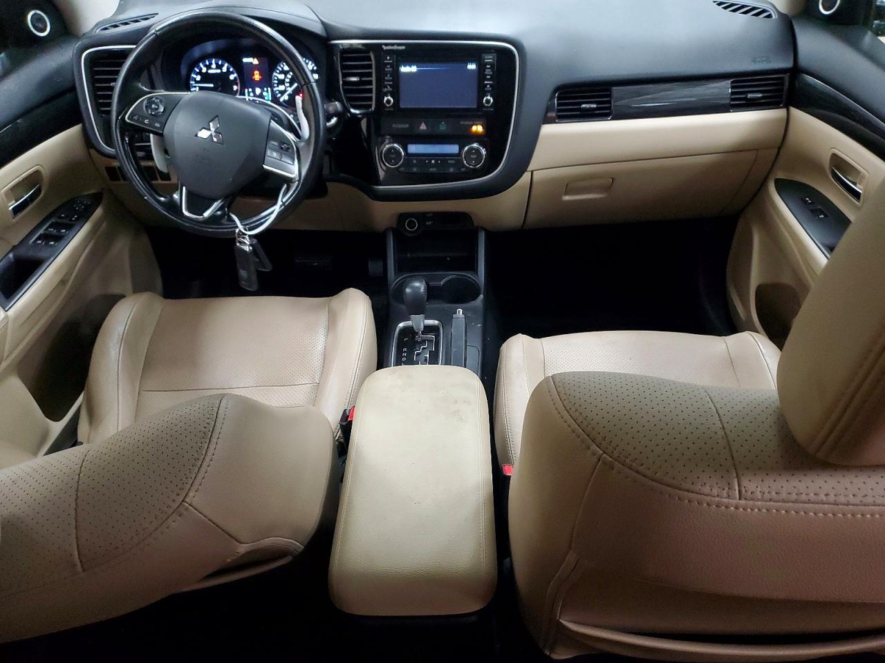 2016 MITSUBISHI OUTLANDER GT — Фото 8 из 14