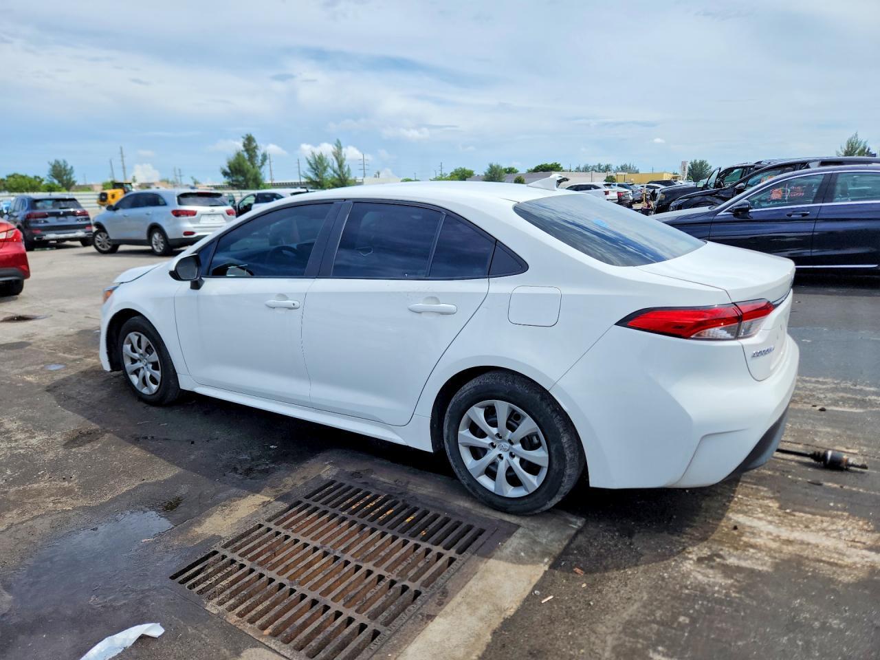 2024 TOYOTA COROLLA LE — Фото 2 из 12