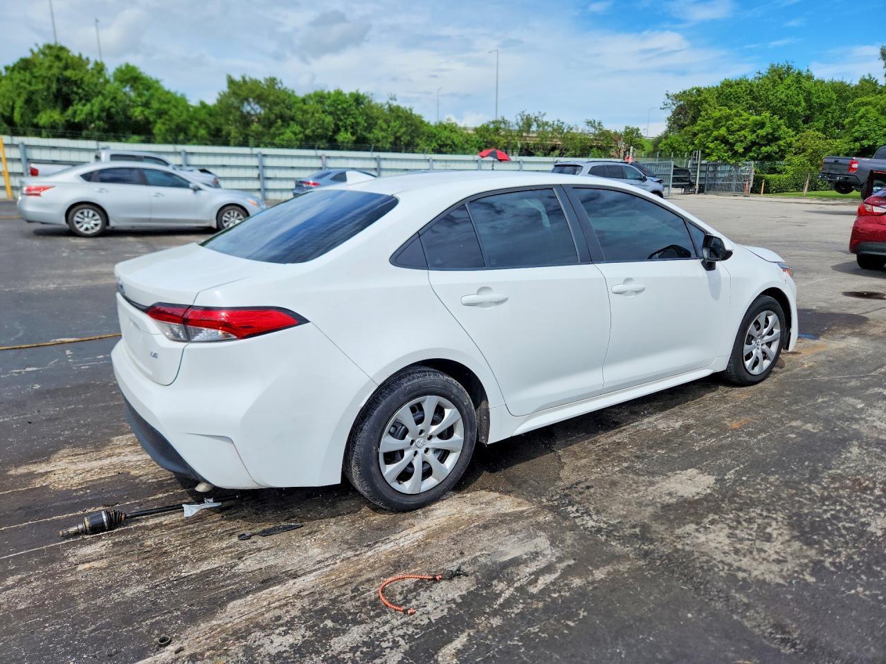 2024 TOYOTA COROLLA LE — Фото 3 из 12
