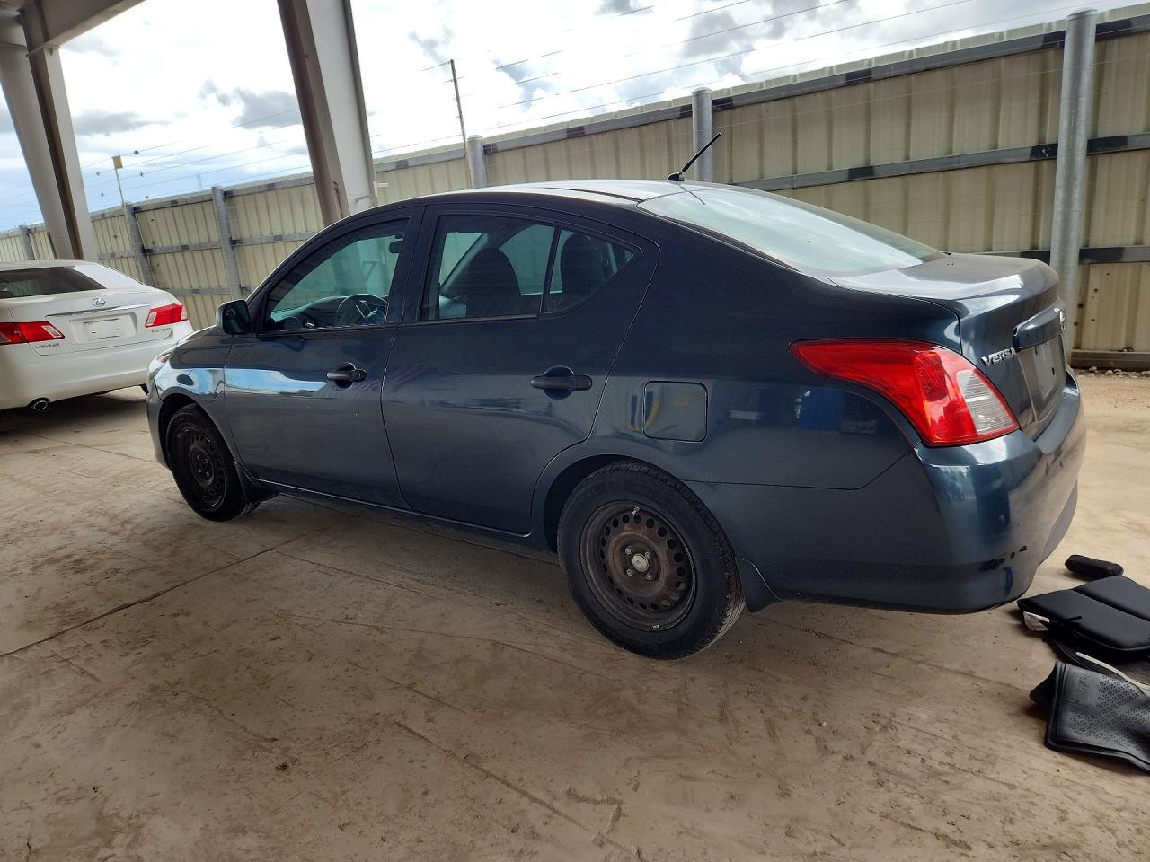 2015 NISSAN VERSA 1.6 S — Фото 2 из 12