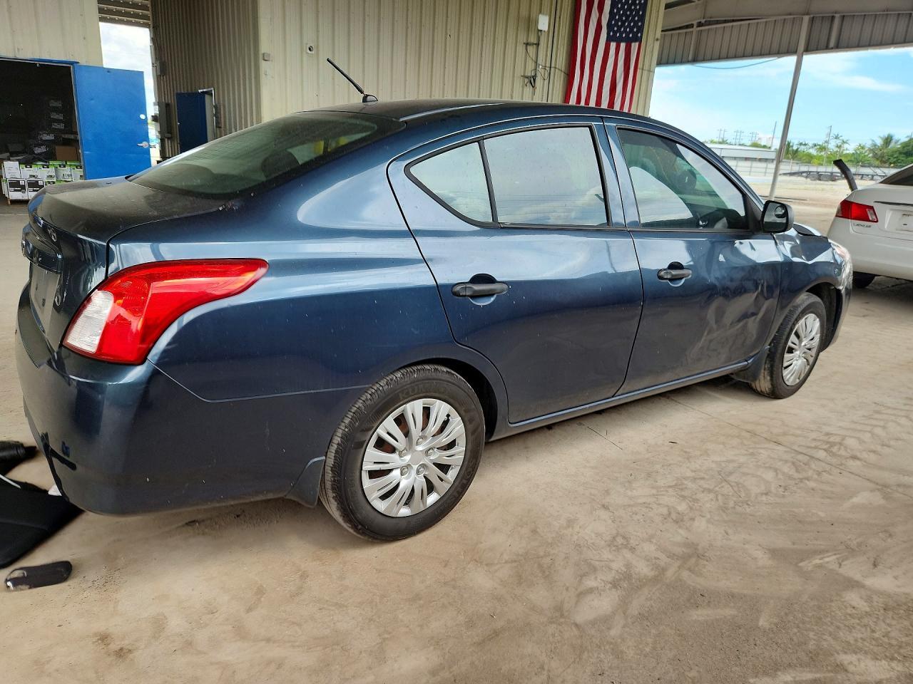 2015 NISSAN VERSA 1.6 S — Фото 3 из 12