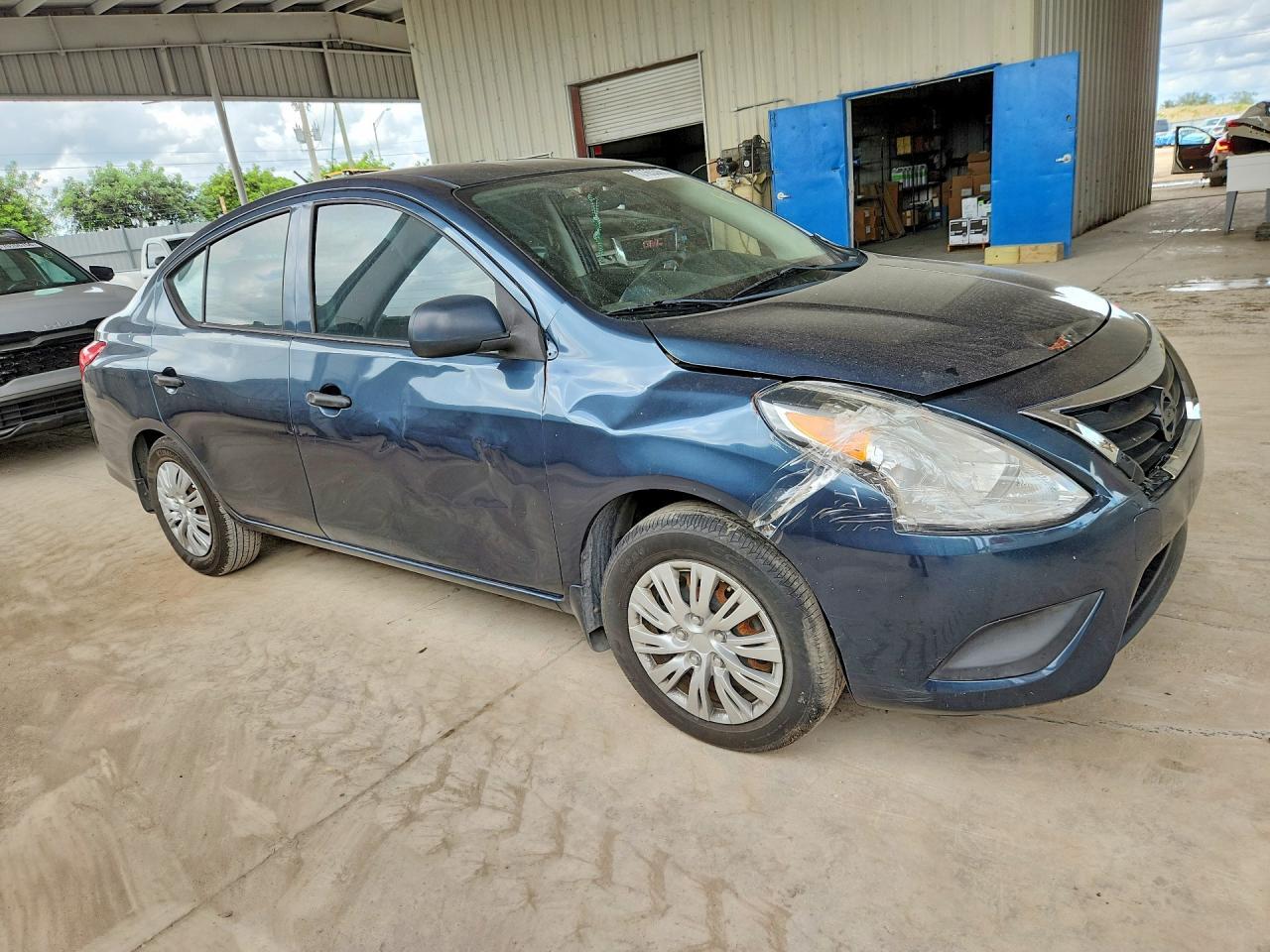2015 NISSAN VERSA 1.6 S — Фото 4 из 12