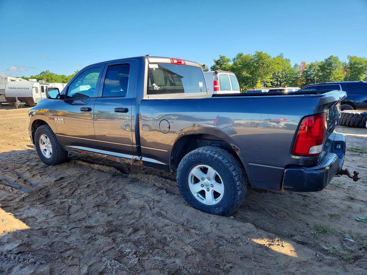2015 RAM 1500 ST — Фото 2 из 12