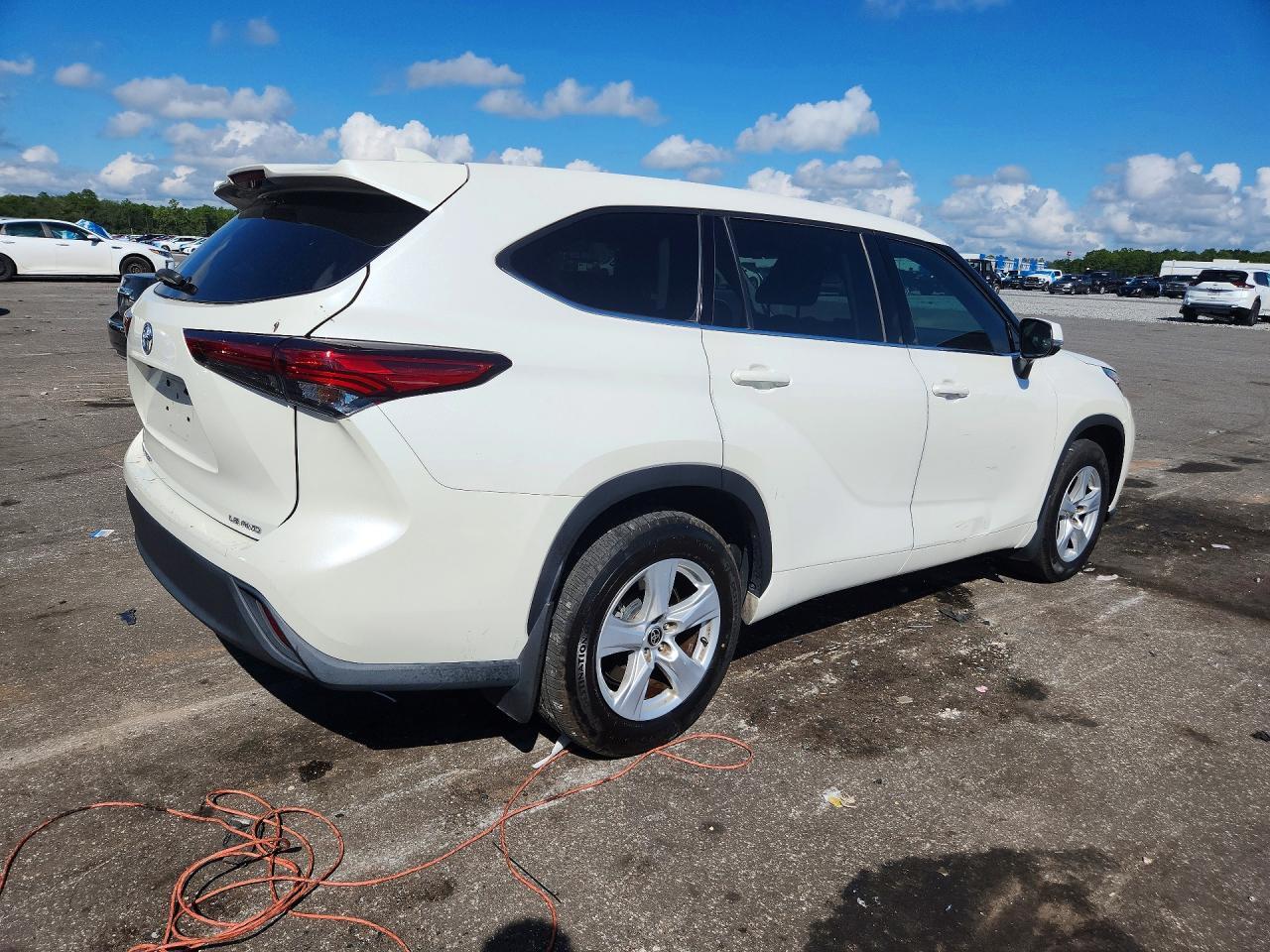 2020 TOYOTA HIGHLANDER LE — Фото 3 из 13