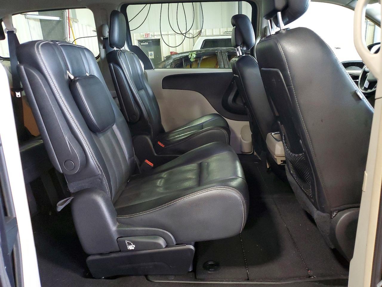 2012 CHRYSLER TOWN & COUNTRY TOURING — Фото 11 из 13