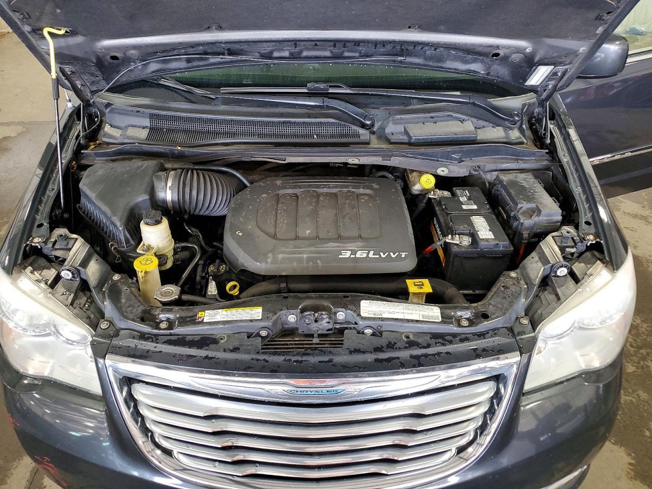 2012 CHRYSLER TOWN & COUNTRY TOURING — Фото 12 из 13