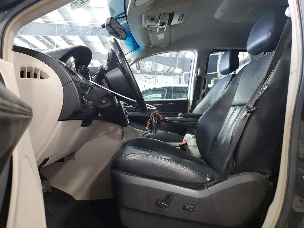 2012 CHRYSLER TOWN & COUNTRY TOURING — Фото 7 из 13