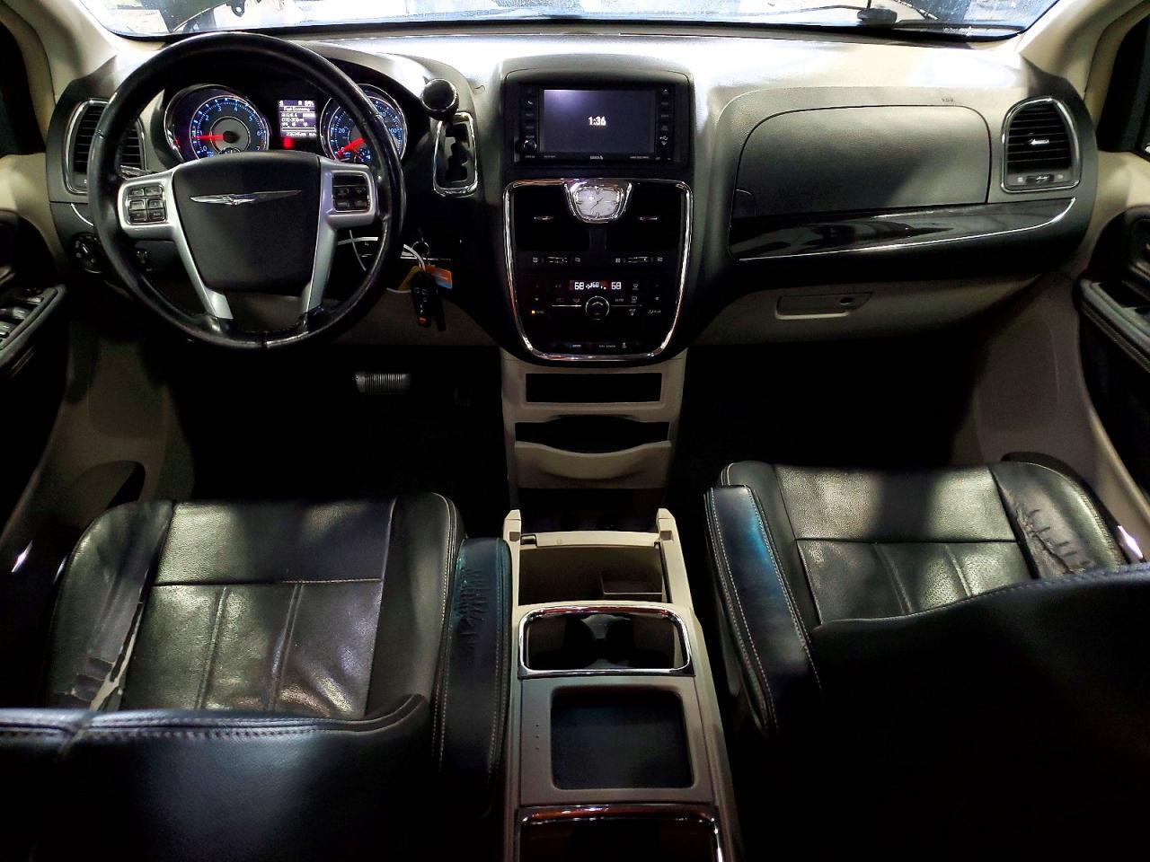 2012 CHRYSLER TOWN & COUNTRY TOURING — Фото 8 из 13