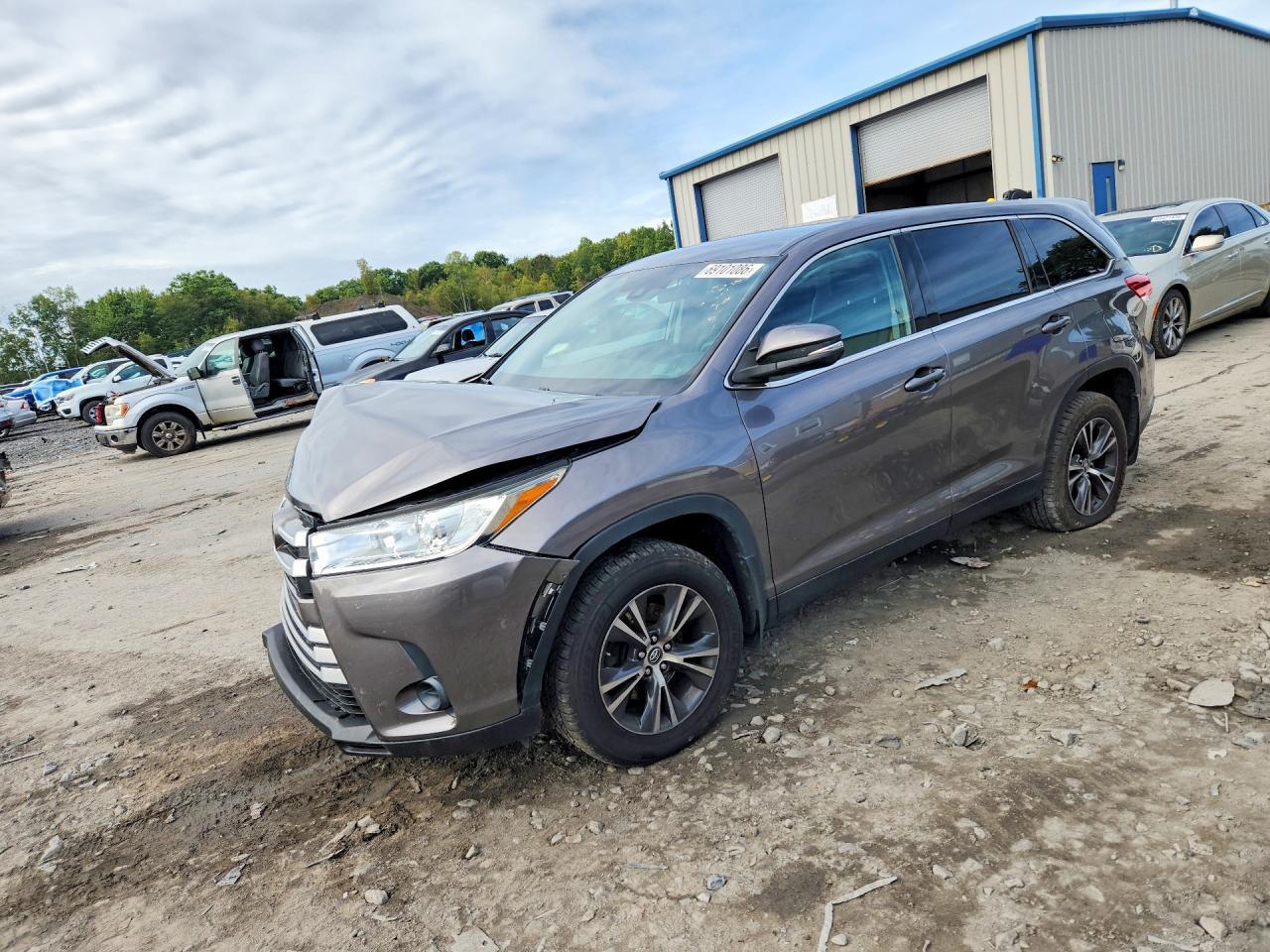 2019 TOYOTA HIGHLANDER LE