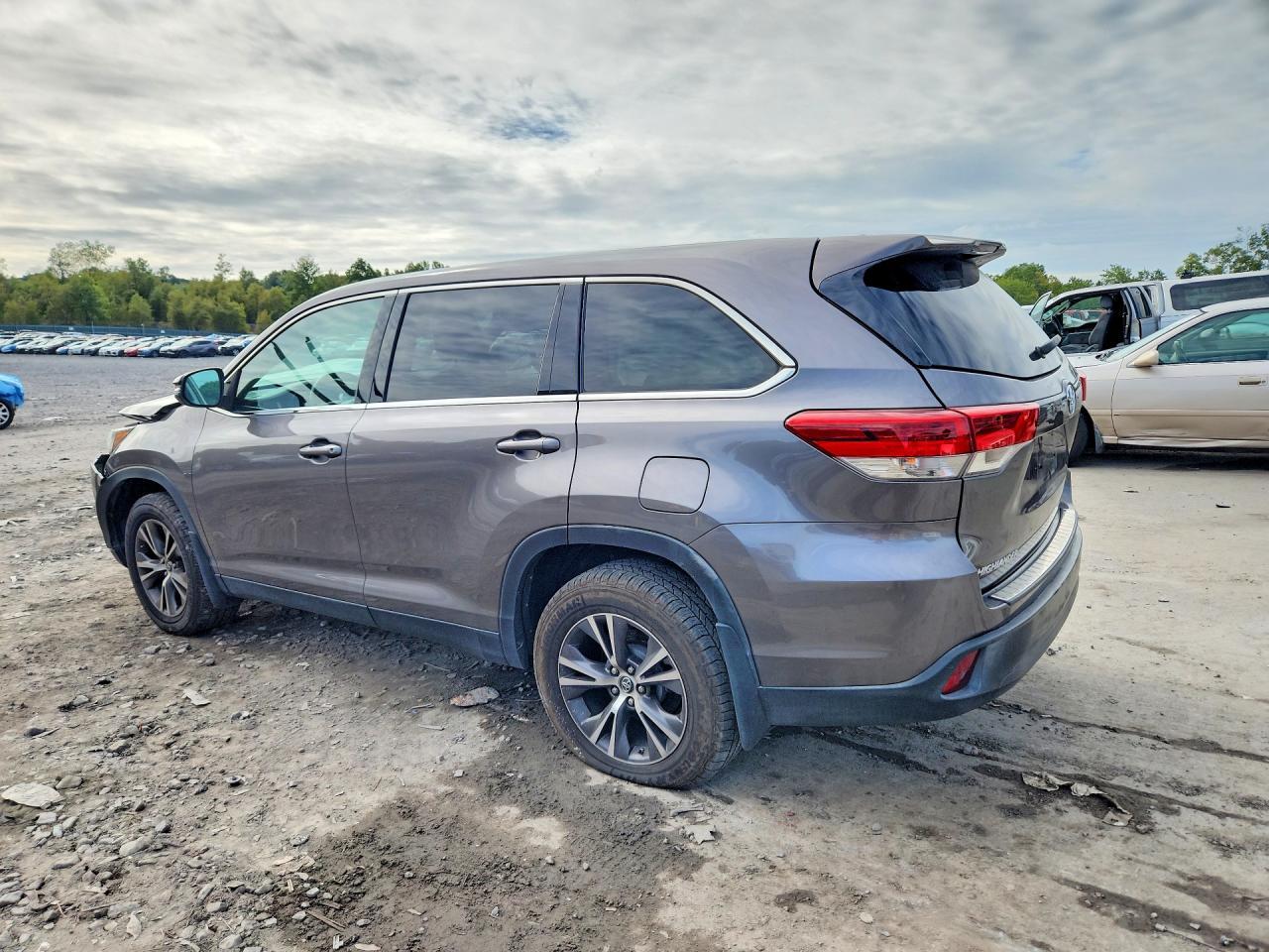 2019 TOYOTA HIGHLANDER LE — Фото 2 из 13