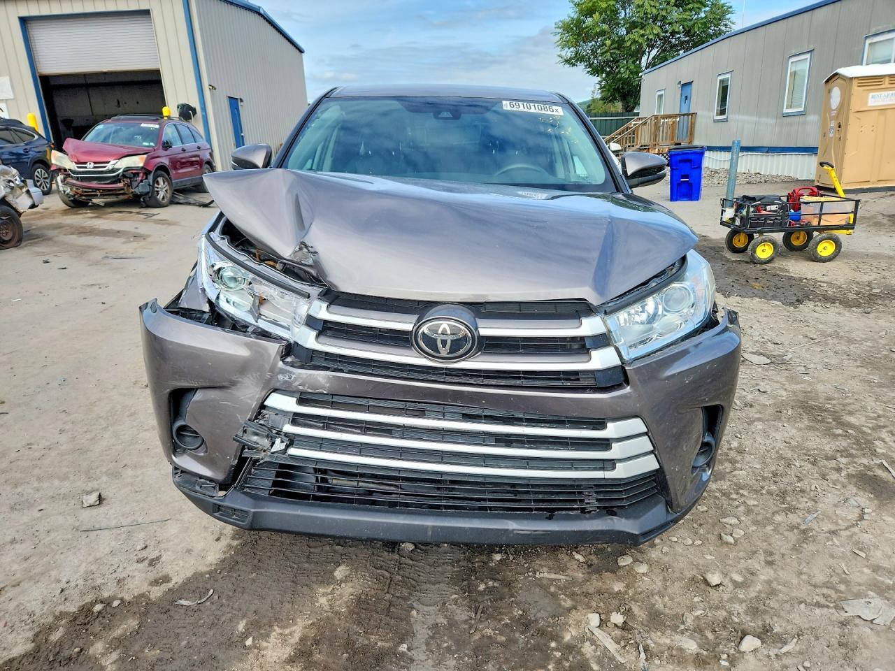 2019 TOYOTA HIGHLANDER LE — Фото 5 из 13