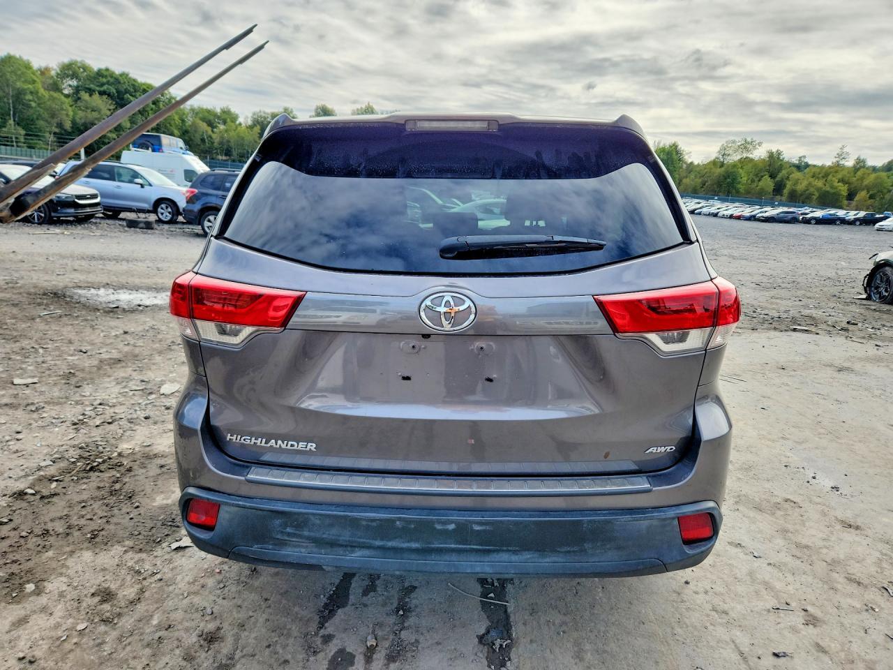 2019 TOYOTA HIGHLANDER LE — Фото 6 из 13