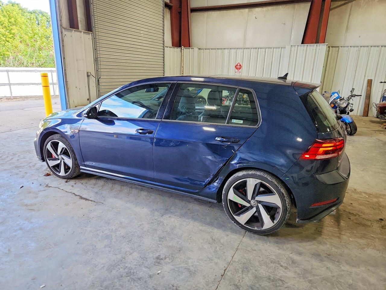 2019 VOLKSWAGEN GTI S — Фото 2 из 12