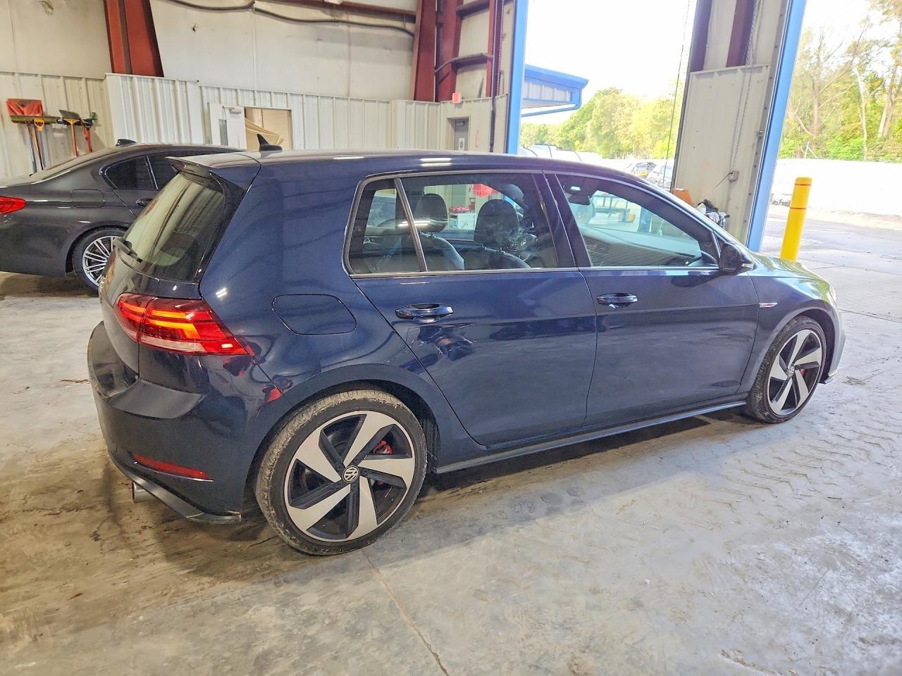 2019 VOLKSWAGEN GTI S — Фото 3 из 12