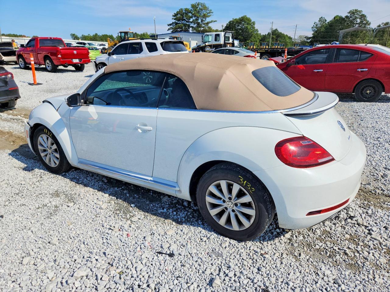 2019 VOLKSWAGEN BEETLE S — Фото 2 из 12