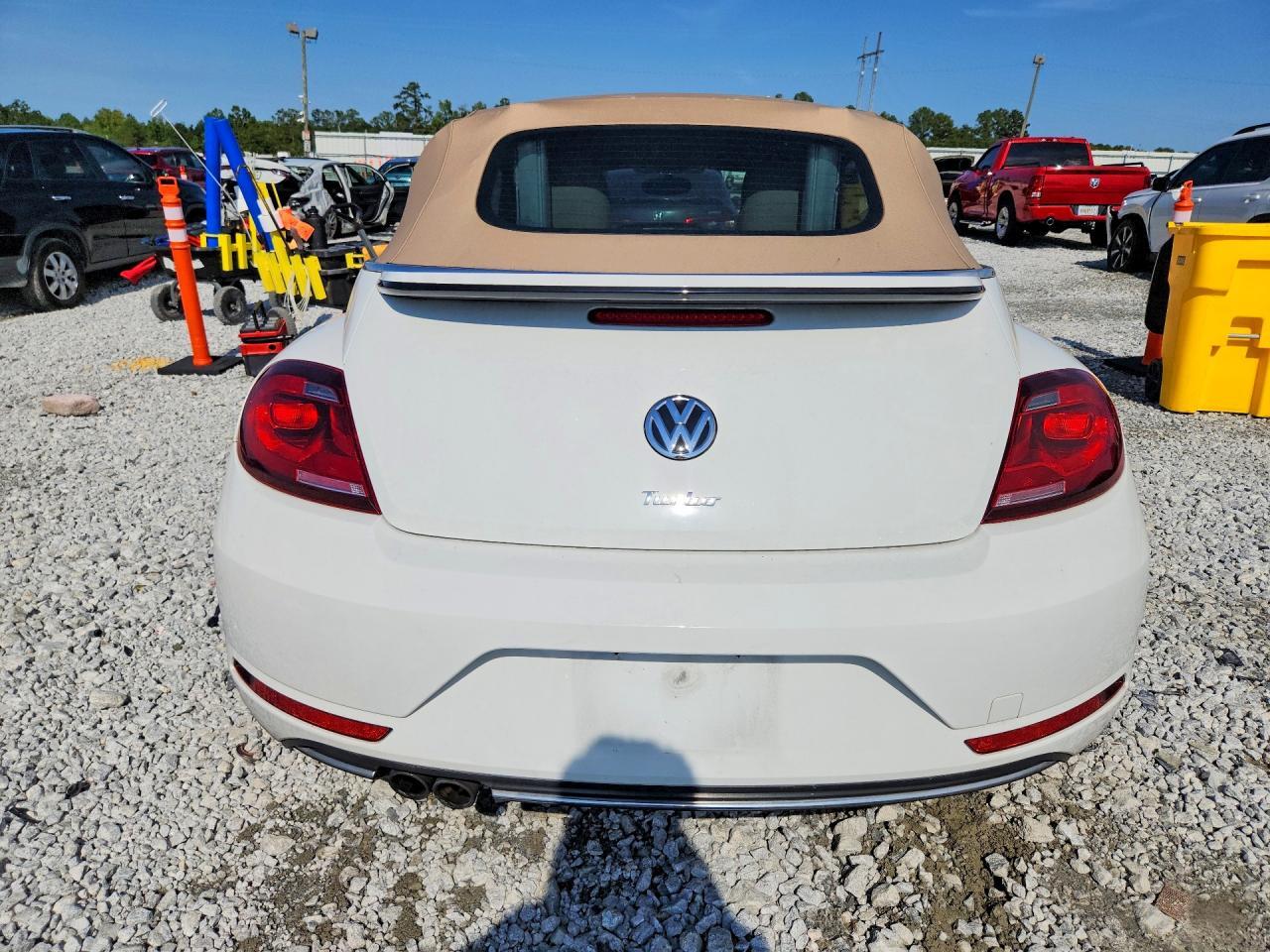 2019 VOLKSWAGEN BEETLE S — Фото 6 из 12