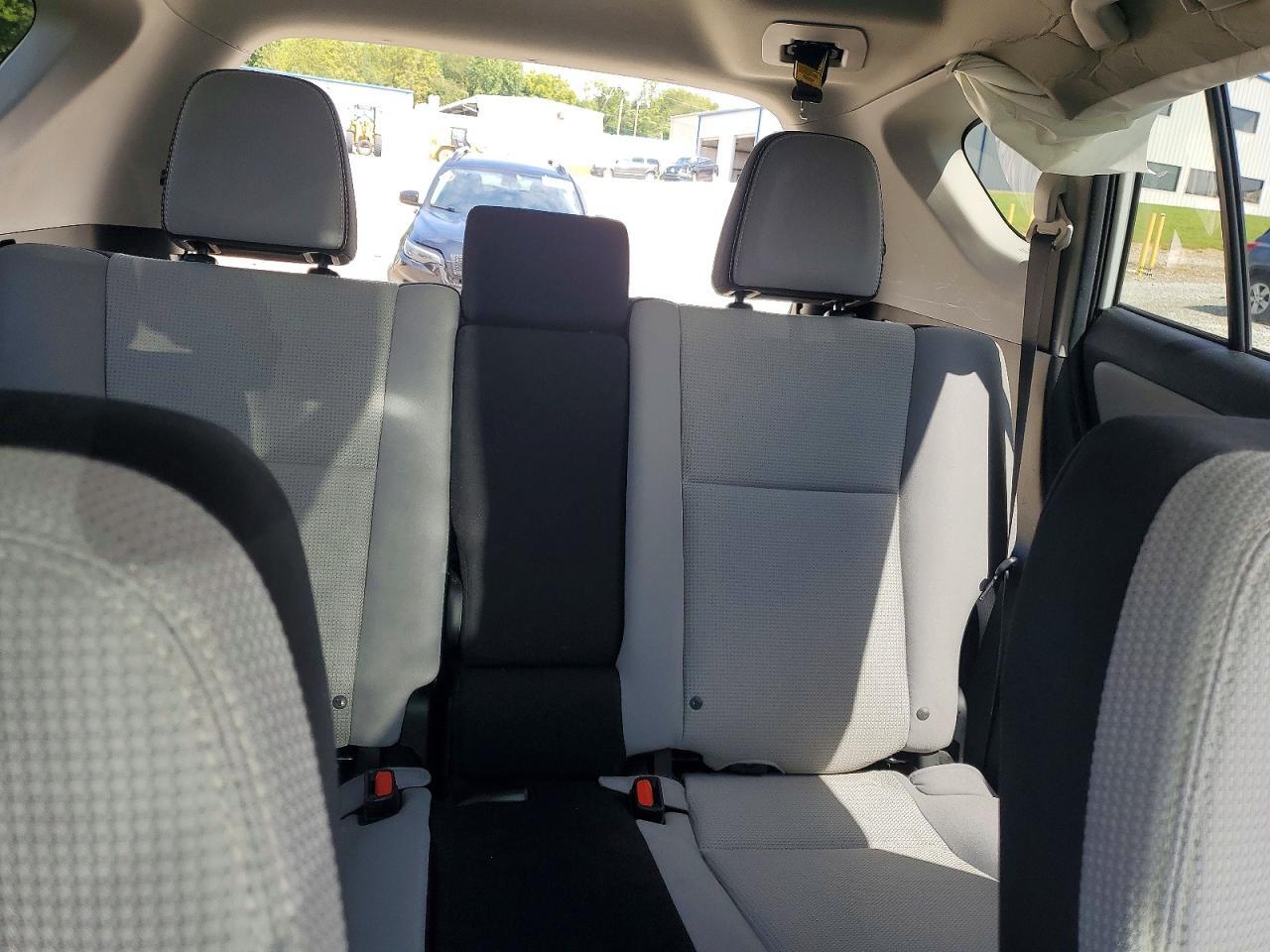 2018 TOYOTA RAV4 XLE — Фото 10 из 13