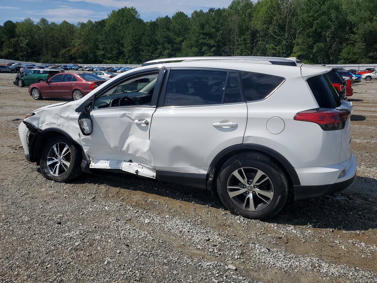 2018 TOYOTA RAV4 XLE — Фото 2 из 13