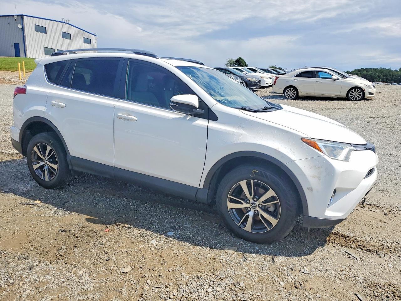 2018 TOYOTA RAV4 XLE — Фото 4 из 13